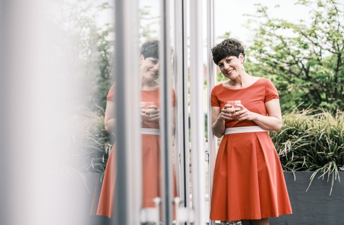 Nikola Leitner-Bommer vor dem LeitnerLeitner Gebäude